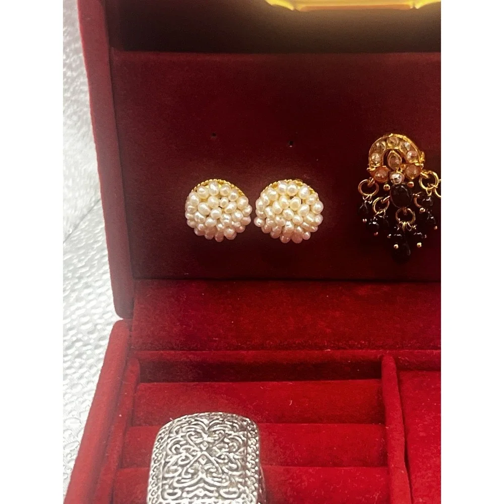 Red velvet Travel Jewelry Box W/ A Fashion Ring Sz 7.5 & 2 Pairs Vtg Earrings